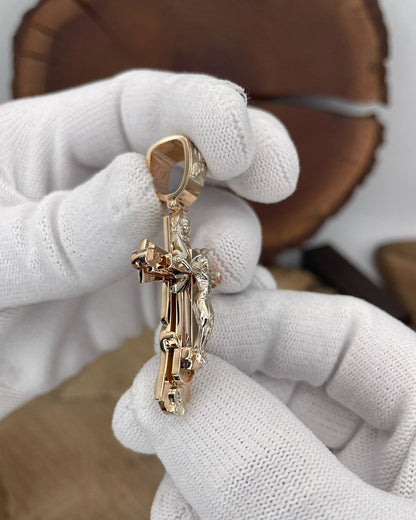 Nalira – náhrdelník s přívěskem v podobě krucifixu