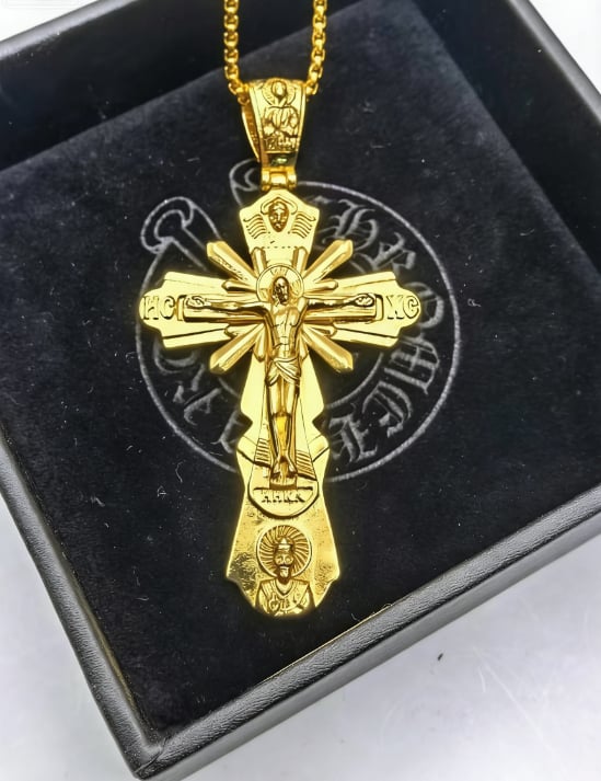 Nalira – náhrdelník s přívěskem v podobě krucifixu